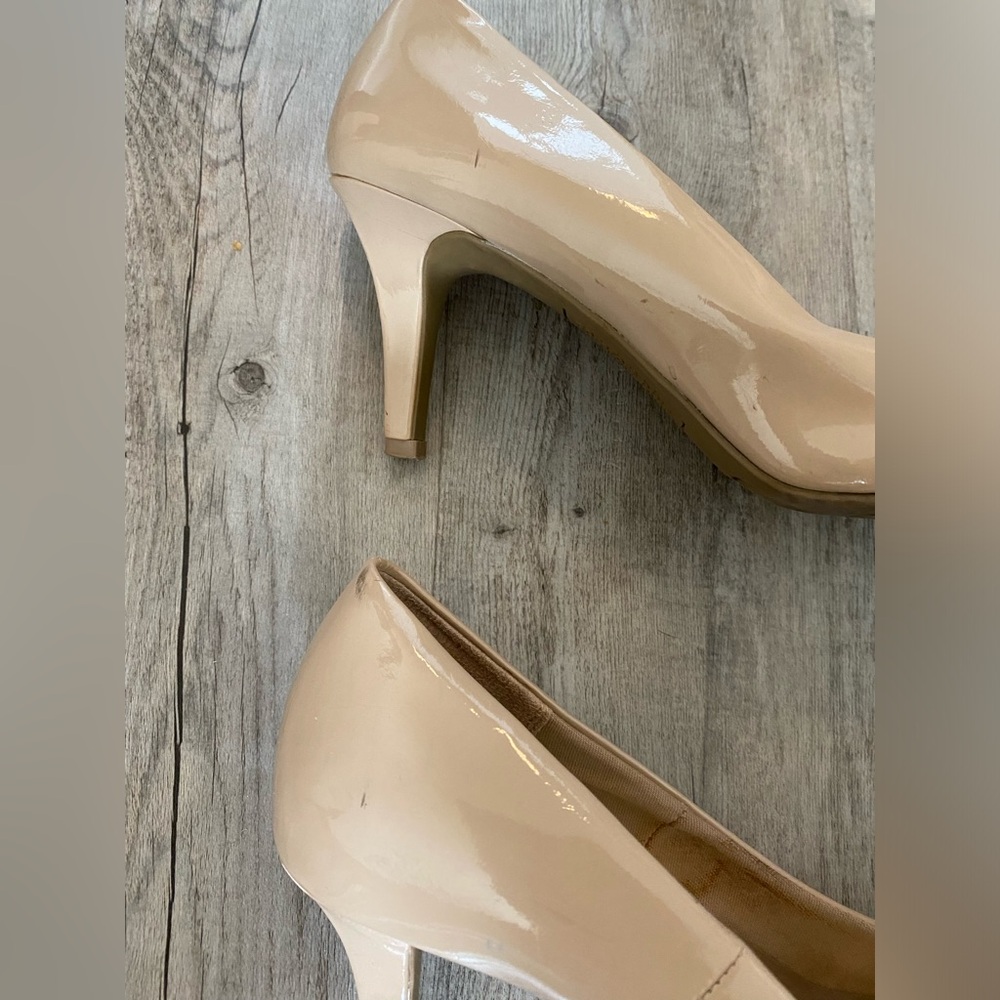 Comfort Plus by Predictions Nude Beige Patent Stiletto Pumps - size 9 - Picture 5 of 7